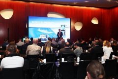 时代升级：全球首款AI泳池机械人 WYBOT S3震动发布